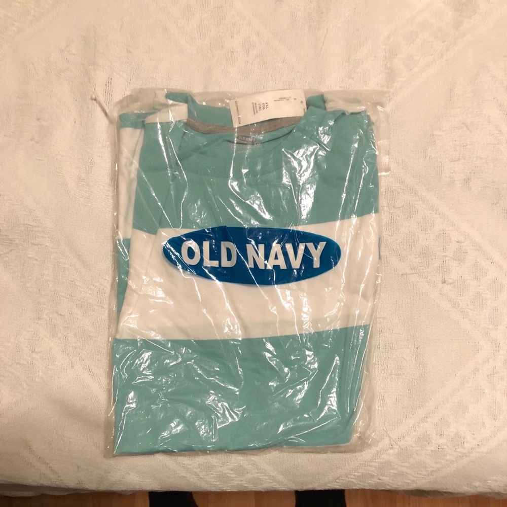 Old Navy T-Shirt